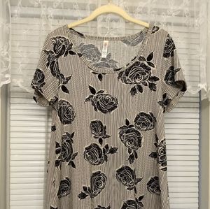 LulaRoe Rose T shirt